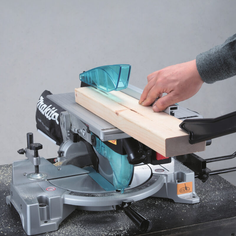 Комбинированная торцовочная пила Makita  LH1040