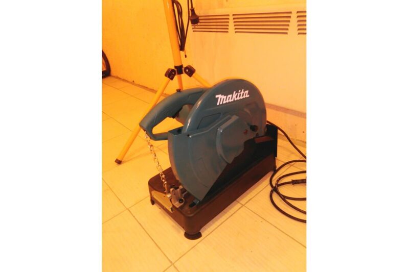 Монтажная отрезная пила Makita LW1401