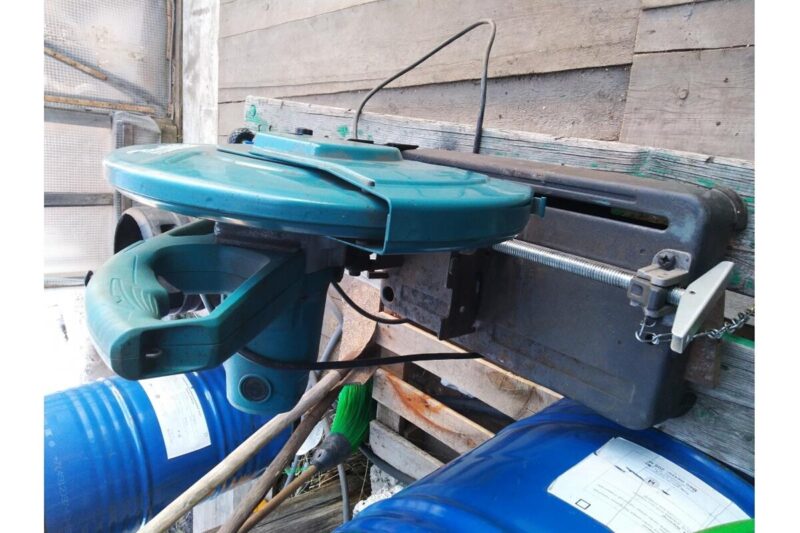 Монтажная отрезная пила Makita LW1401