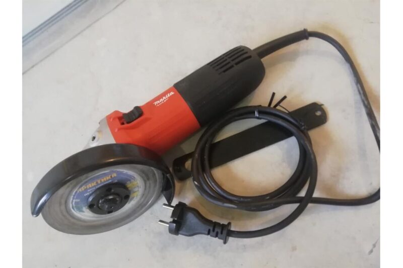 Угловая шлифмашина Makita M9508