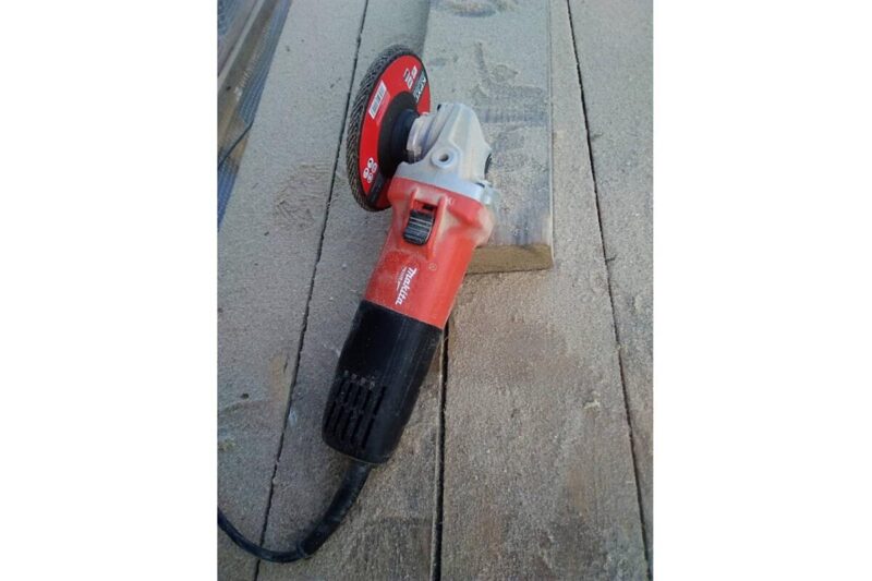 Угловая шлифмашина Makita M9508