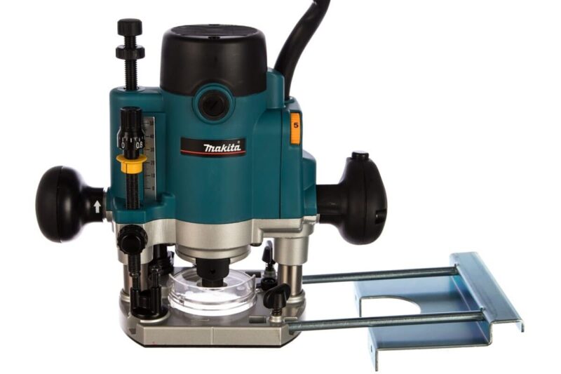 Фрезер Makita RP 1110 C