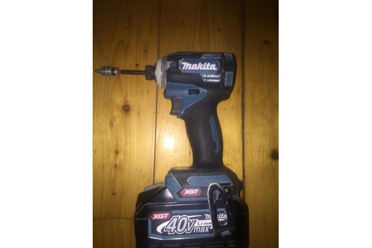 Ударный аккумуляторный шуруповерт Makita XGT TD001GZ