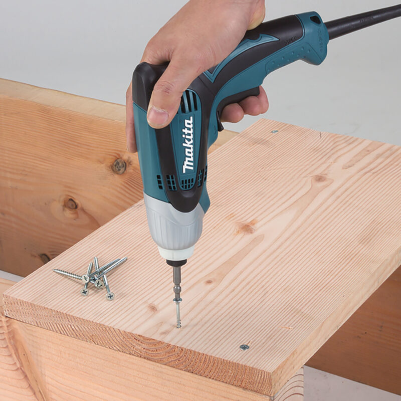 Ударный шуруповерт Makita TD0100