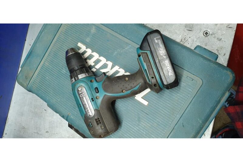Аккумуляторная дрель-шуруповерт Makita LXT DDF453SYE