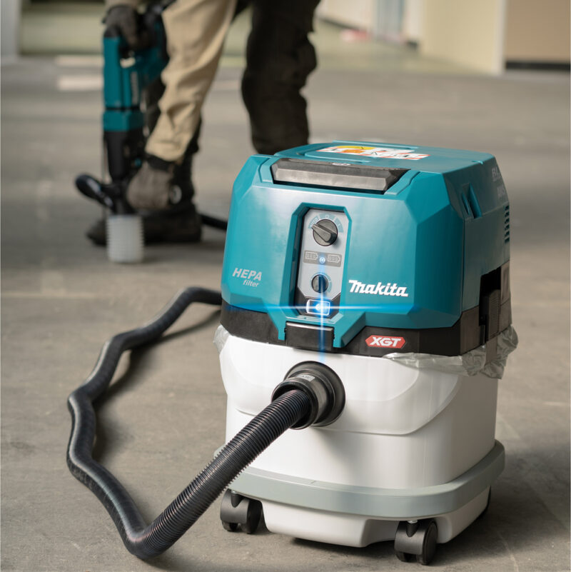 Аккумуляторный пылесос Makita XGT BL 2x40В, 230 мбар, 15 л, L-класс, сухой, XPT, AWS, с модулем WUT01 VC004GLZ01