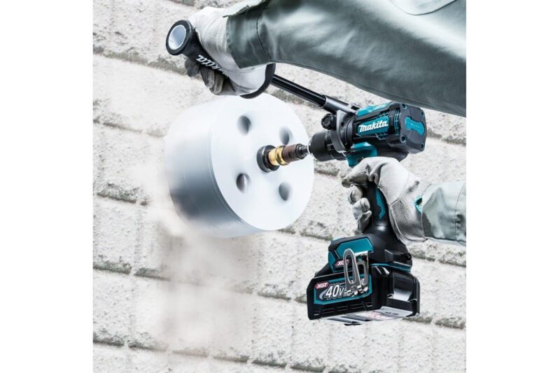 Аккумуляторная дрель-шуруповерт Makita XGT BL 40В DF001GZ