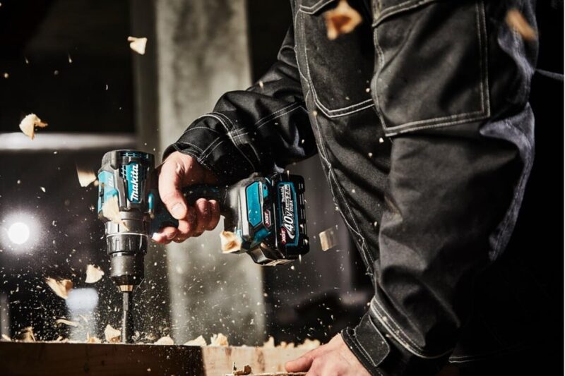 Аккумуляторная дрель-шуруповерт Makita XGT BL 40В DF001GZ