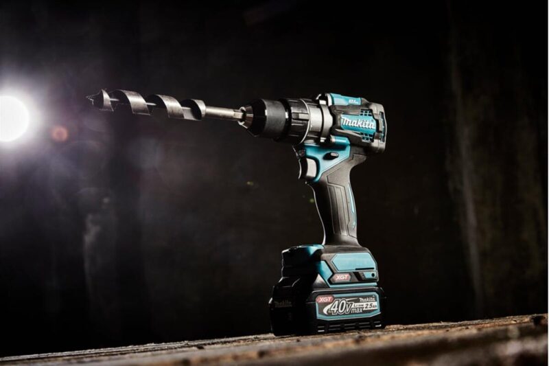 Аккумуляторная дрель-шуруповерт Makita XGT BL 40В DF001GZ