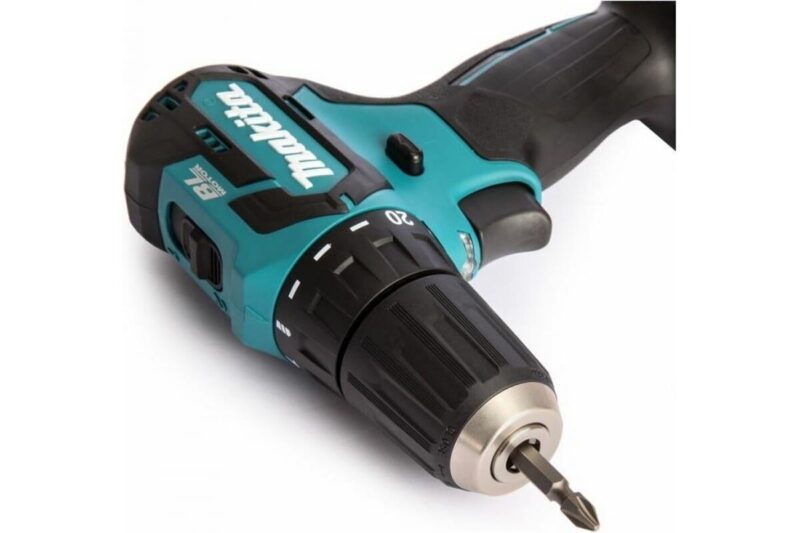 Аккумуляторная дрель-шуруповерт Makita CXT DF332DWAE