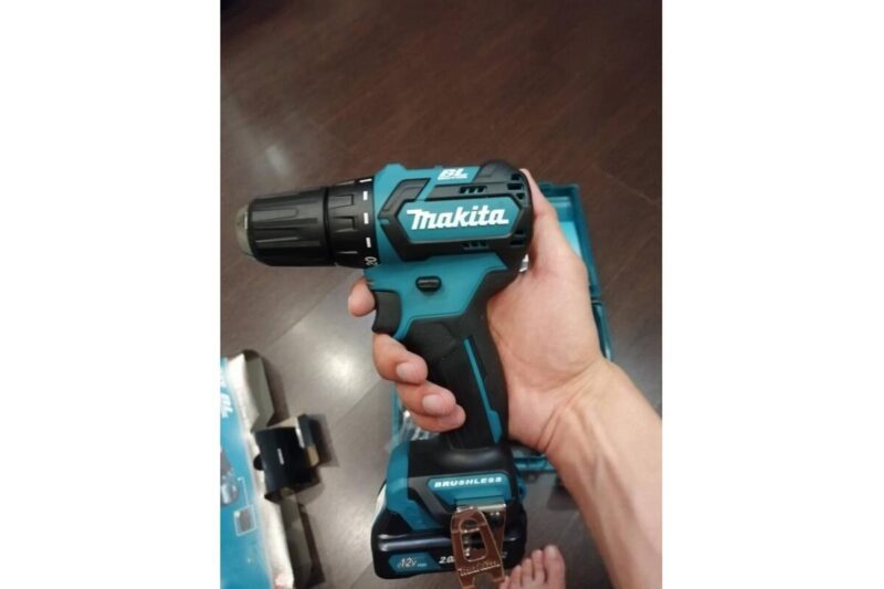 Аккумуляторная дрель-шуруповерт Makita CXT DF332DWAE