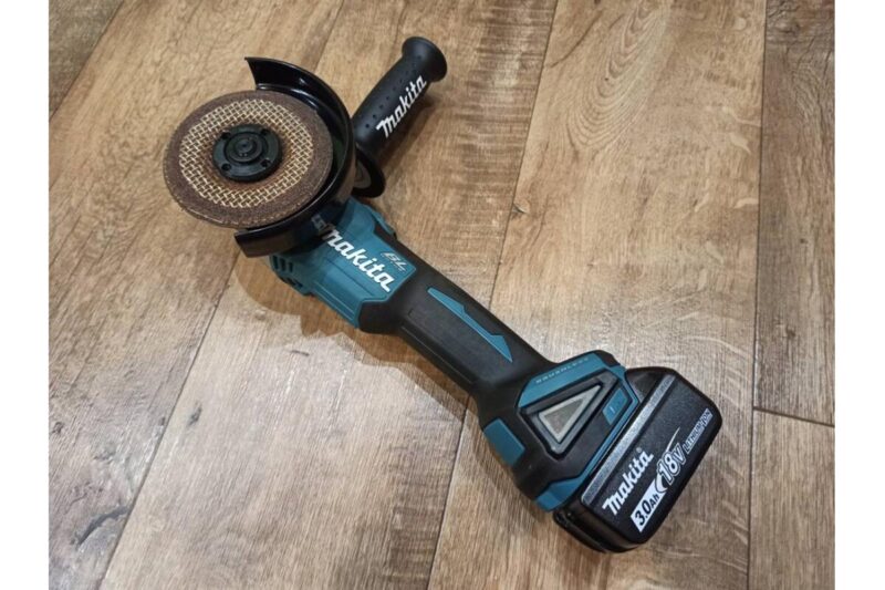 Аккумуляторная угловая шлифовальная машина Makita LXT DGA504RF