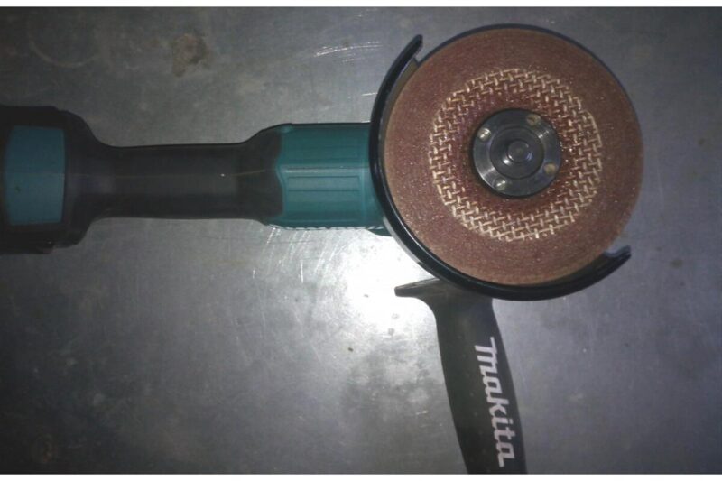 Аккумуляторная угловая шлифовальная машина Makita LXT DGA504RF