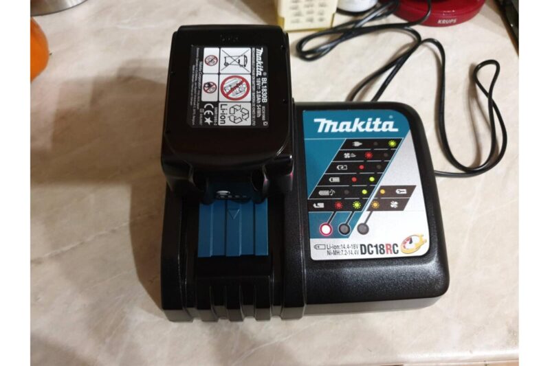 Аккумуляторный перфоратор Makita LXT DHR202RF
