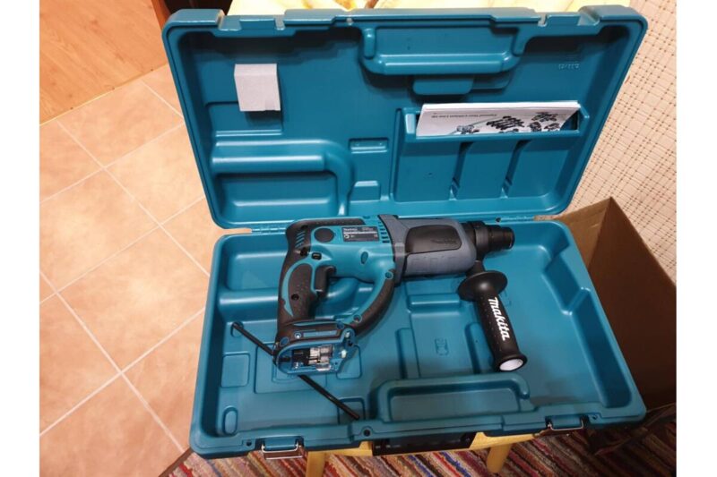 Аккумуляторный перфоратор Makita LXT DHR202RF