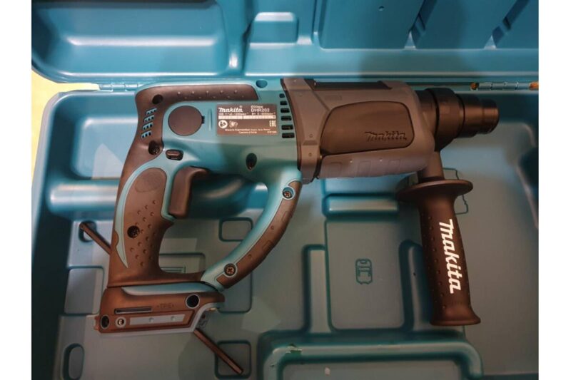 Аккумуляторный перфоратор Makita LXT DHR202RF