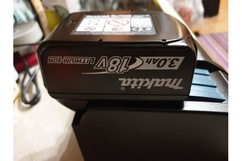 Аккумуляторный перфоратор Makita LXT DHR202RF