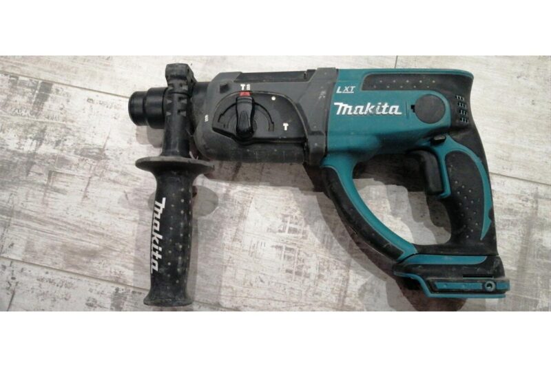 Аккумуляторный перфоратор Makita LXT DHR202RF