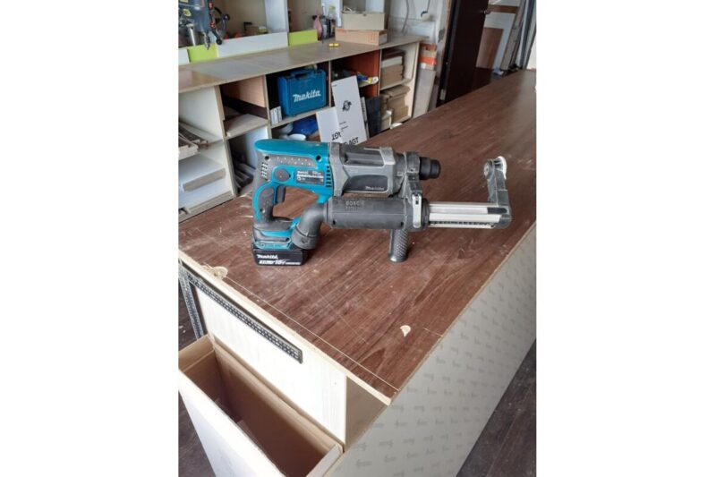 Аккумуляторный перфоратор Makita LXT DHR202RF