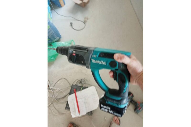 Аккумуляторный перфоратор Makita LXT DHR202RF