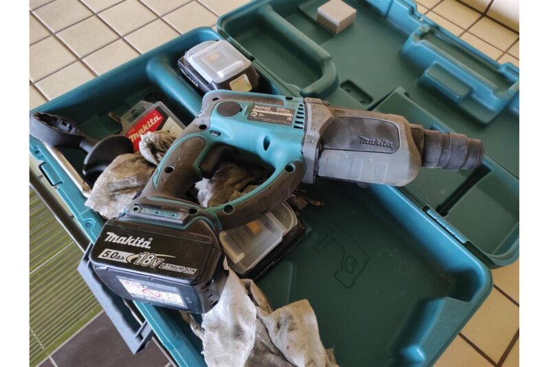 Аккумуляторный перфоратор Makita LXT DHR202RF
