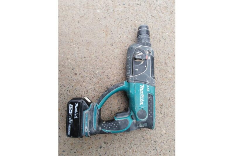 Аккумуляторный перфоратор Makita LXT DHR202RF