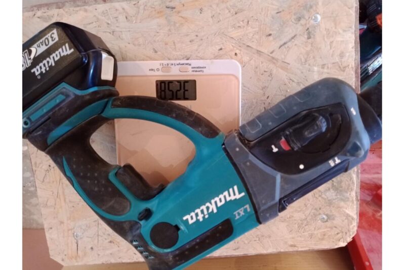 Аккумуляторный перфоратор Makita LXT DHR202RF