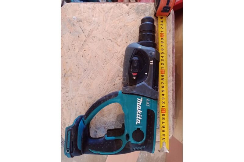 Аккумуляторный перфоратор Makita LXT DHR202RF