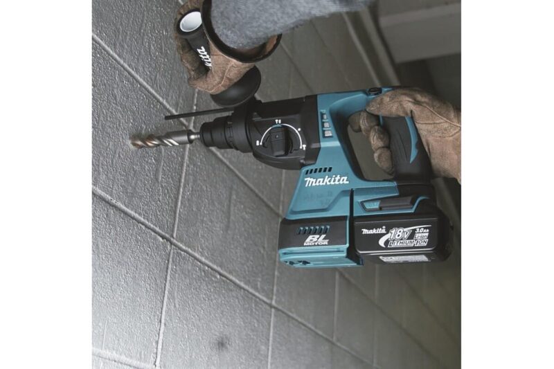 Аккумуляторный бесщеточный перфоратор Makita SDS+,18В, 1x5Ач, Li-ion DHR242RT