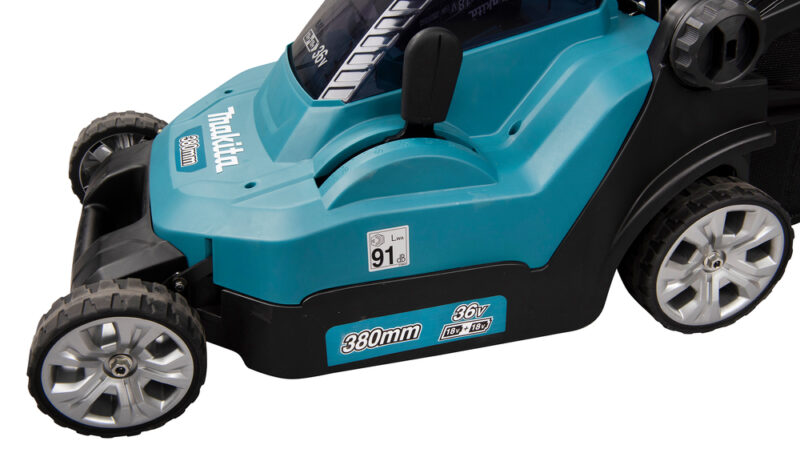 Аккумуляторная газонокосилка Makita LXT DLM382Z