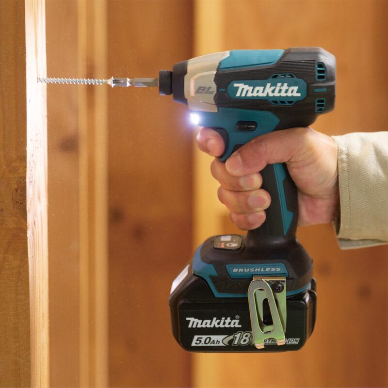 Аккумуляторный ударный шуруповерт Makita 18В, BL, XPT, Li-ion, 140 Нм DTD157Z