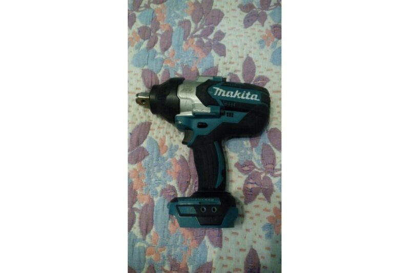 Аккумуляторный гайковерт Makita DTW1001RTJ