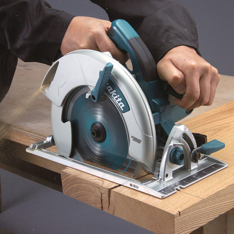 Пила дисковая Makita 5008MG