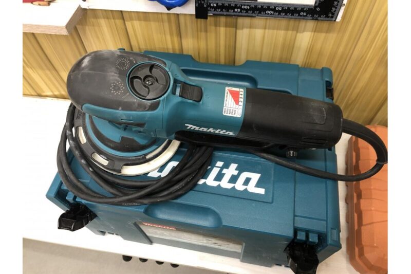 Эксцентриковая шлифмашина Makita BO6050J
