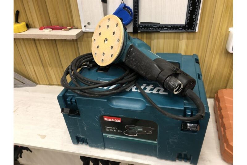 Эксцентриковая шлифмашина Makita BO6050J