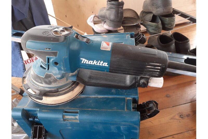 Эксцентриковая шлифмашина Makita BO6050J
