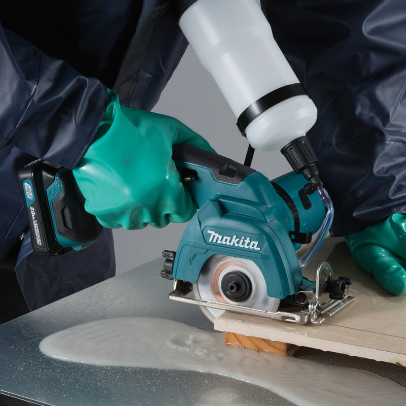 Аккумуляторная алмазная пила Makita CC301DWAE