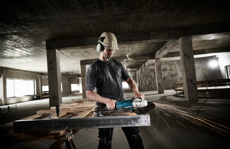Угловая шлифмашина Makita GA 9020 SF