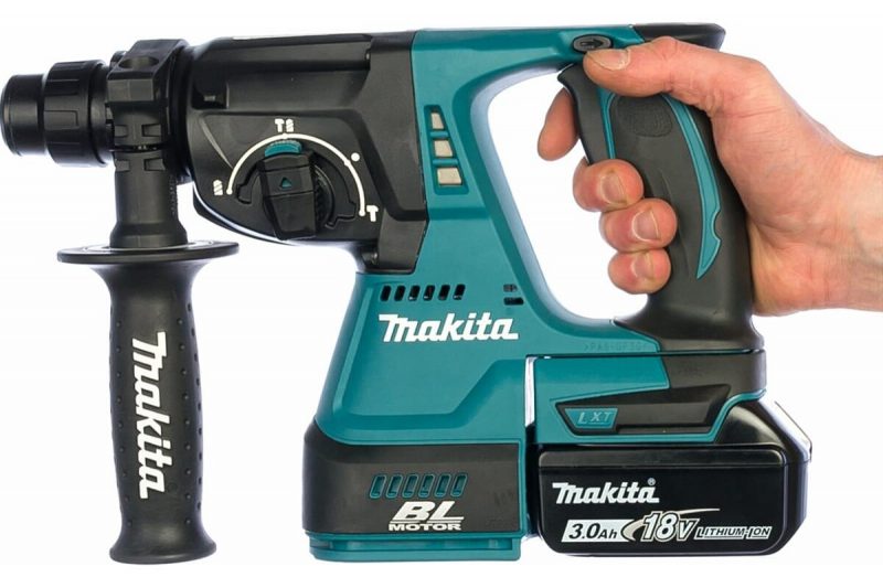 Аккумуляторный перфоратор Makita LXT DHR242RFE