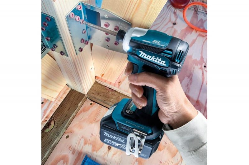 Аккумуляторный ударный бесщеточный шуруповерт Makita 180Нм, М5-М16 DTD172Z