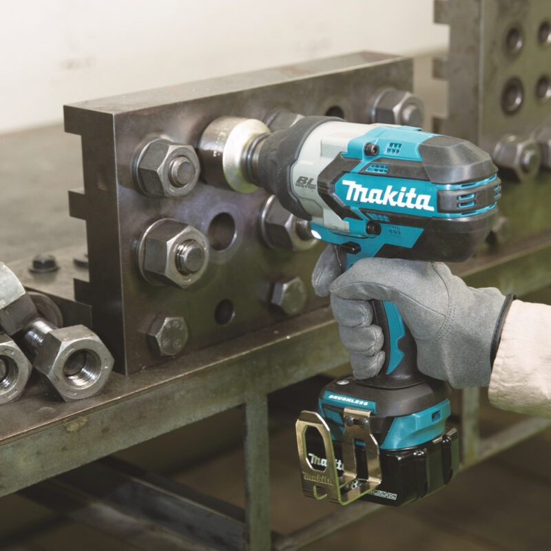 Аккумуляторный гайковерт Makita DTW1001Z