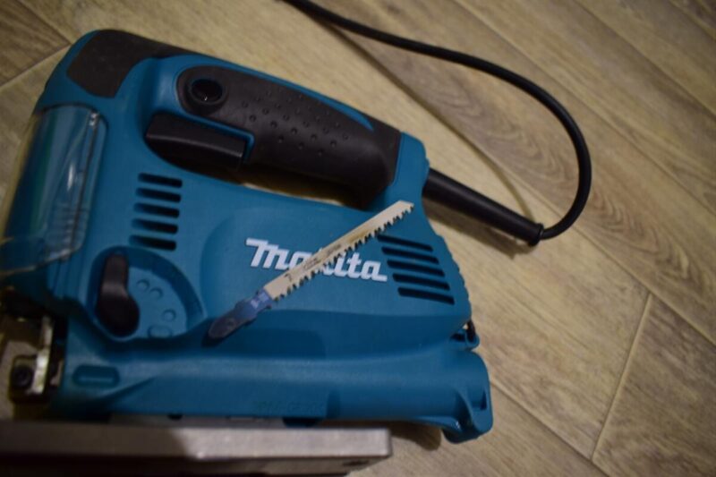 Электролобзик Makita 4329