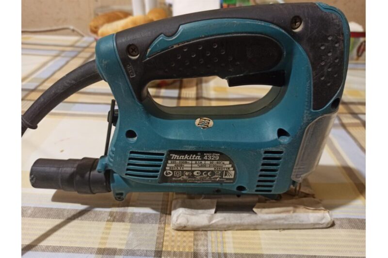 Электролобзик Makita 4329