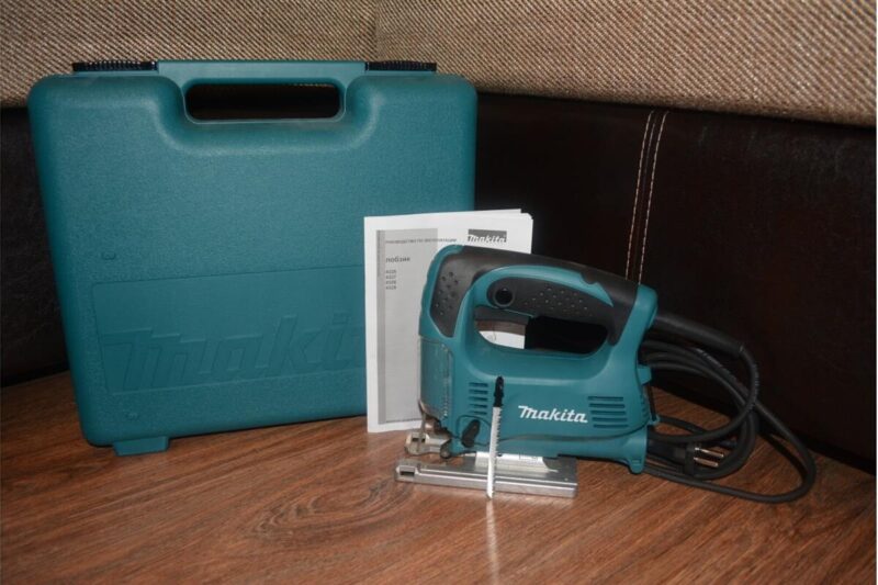 Электролобзик Makita 4329