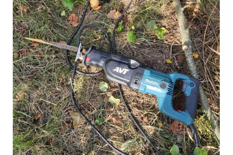 Сабельная пила Makita JR 3070 CT