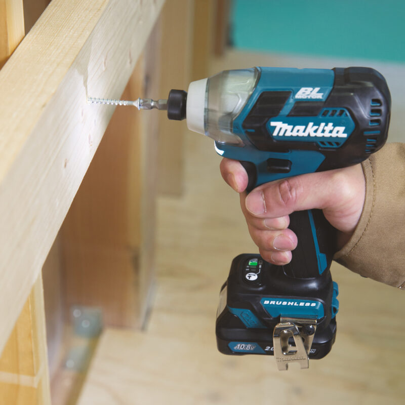 Аккумуляторный ударный шуруповерт Makita TD111DWAE