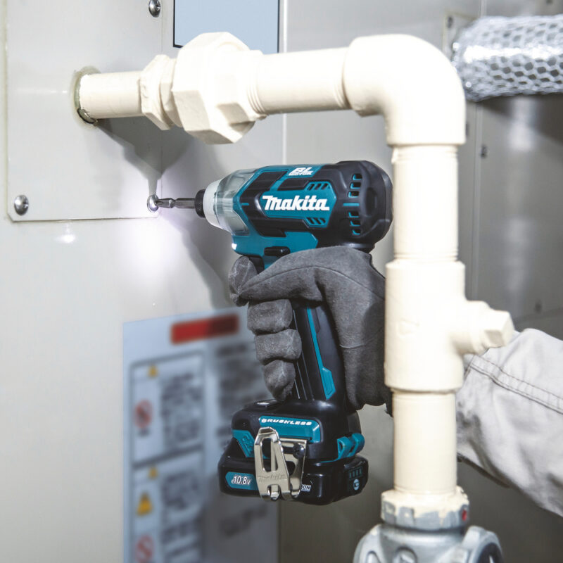 Аккумуляторный ударный шуруповерт Makita TD111DWAE