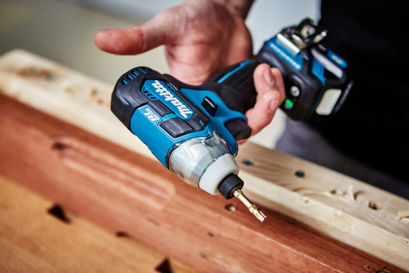 Аккумуляторный ударный шуруповерт Makita TD111DWAE