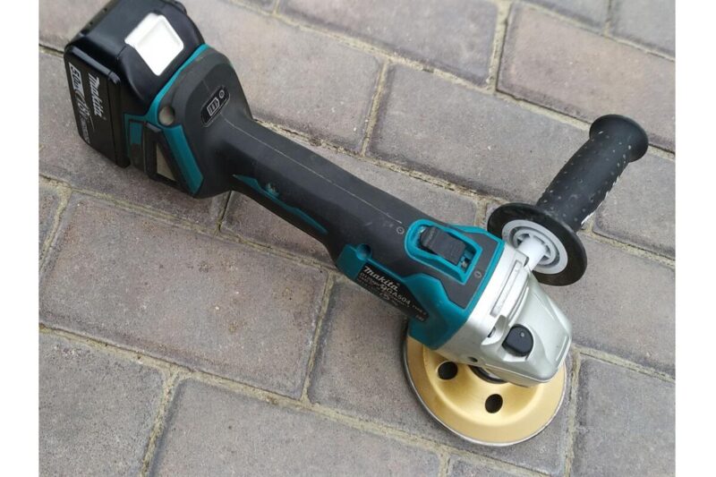 Угловая шлифмашина Makita LXT DGA504Z