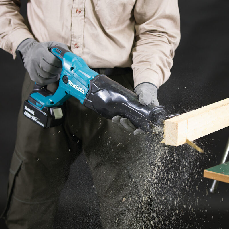 Сабельная пила Makita LXT DJR186RFE